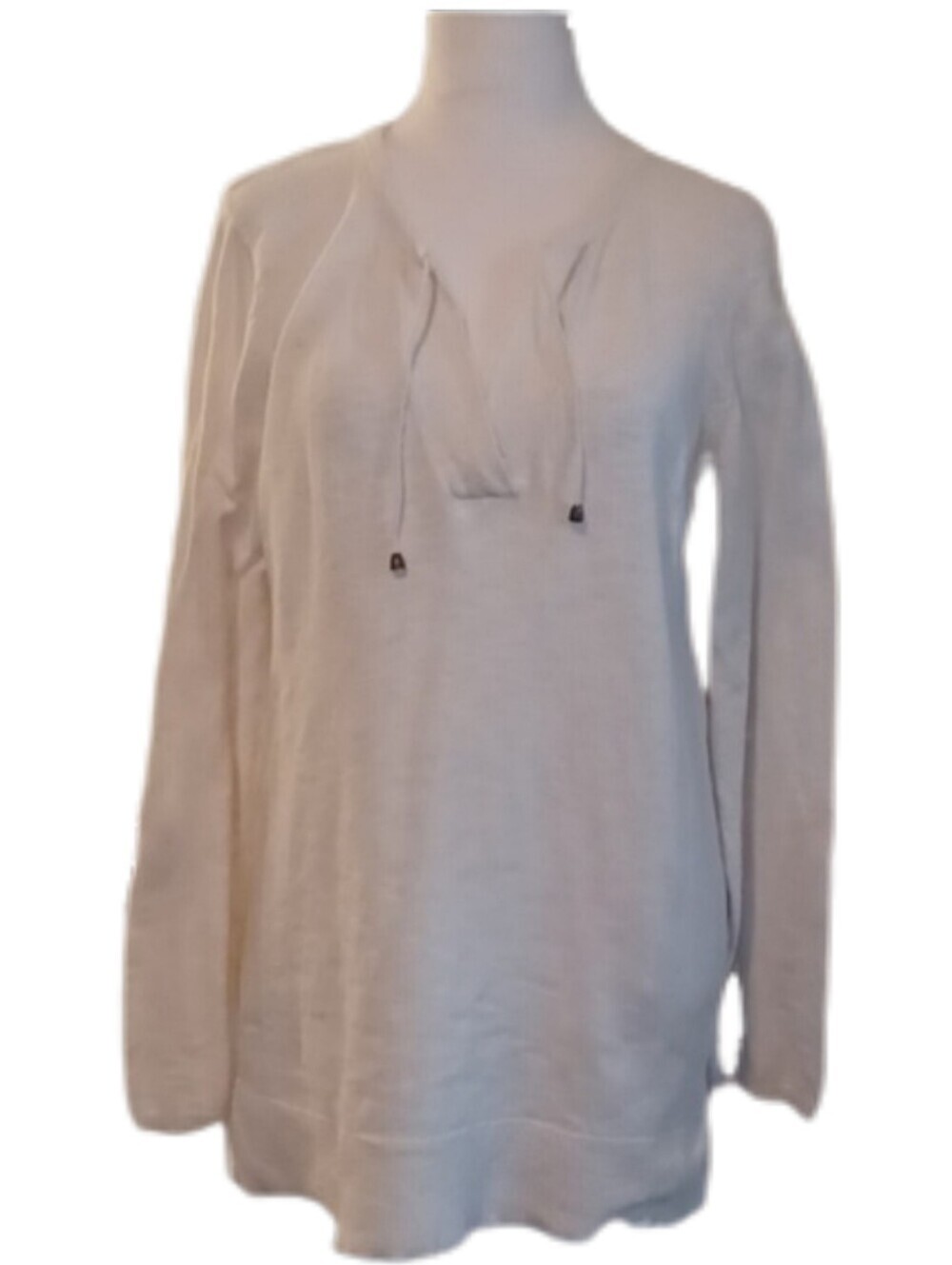 -- Leo & Nicole Cream Knit Sweater Vneck